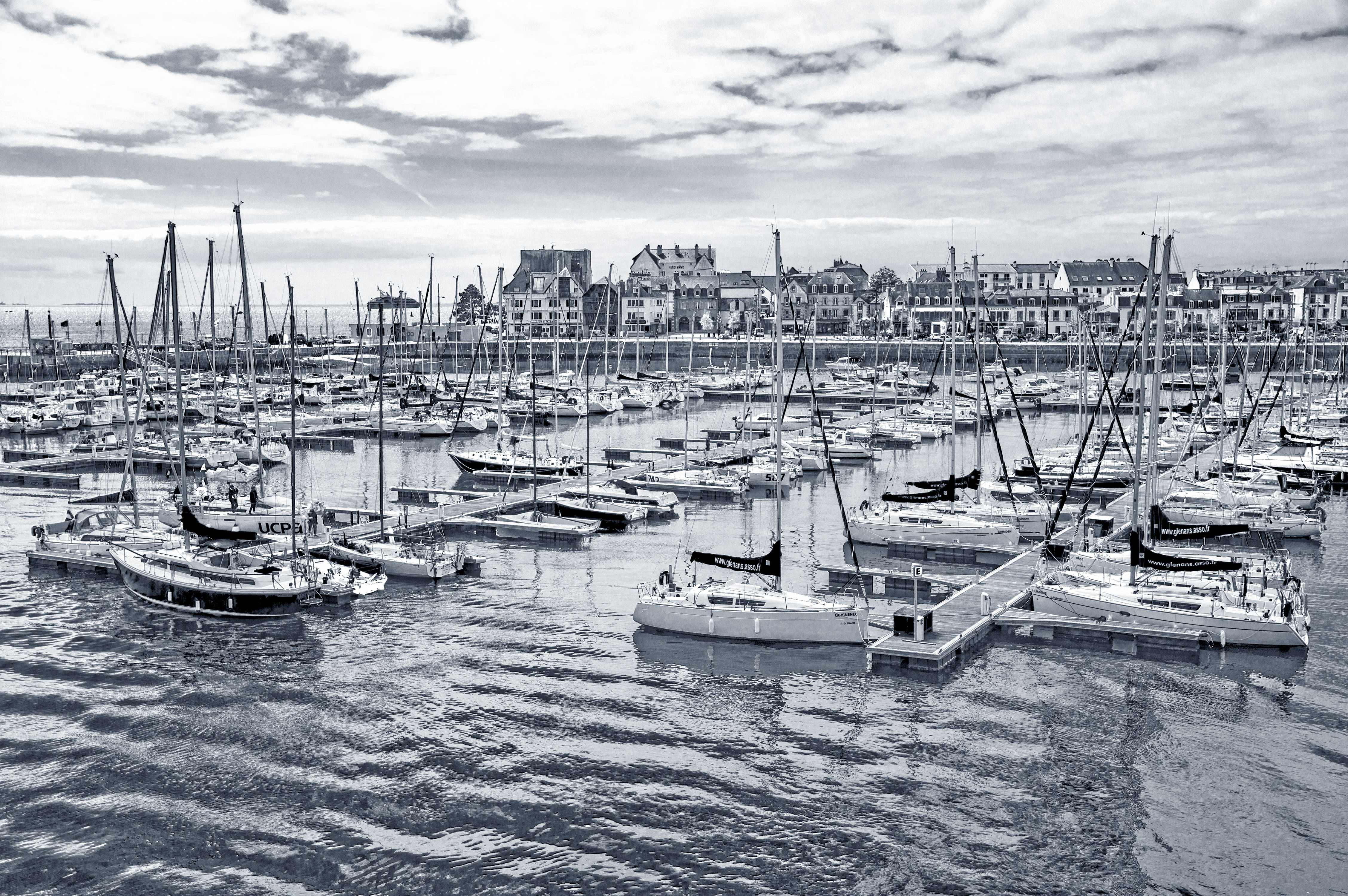 Concarneau_Harbour_D3200_04232018_635.jpg