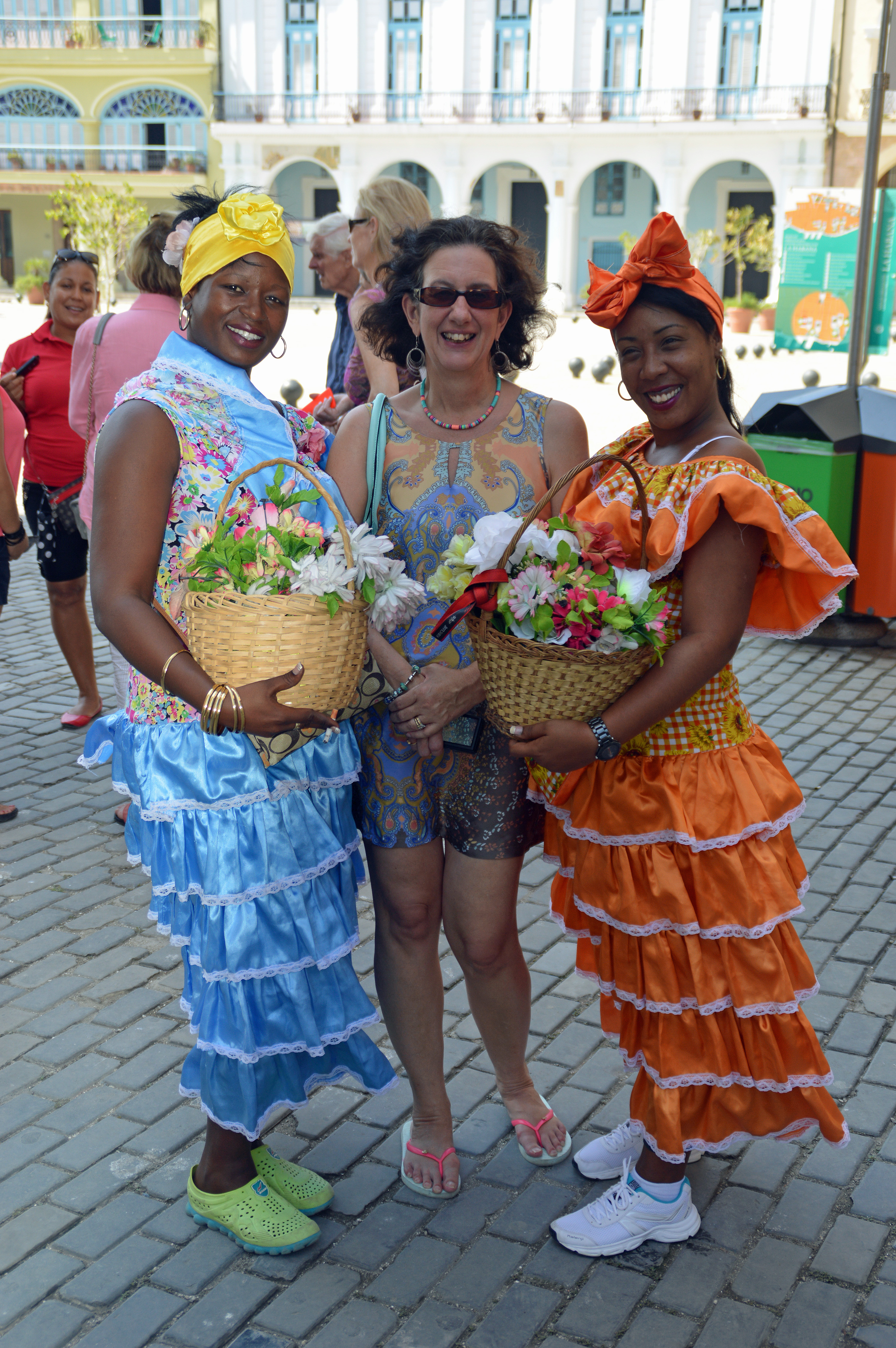Plaza_Vieja_Ladies.jpg
