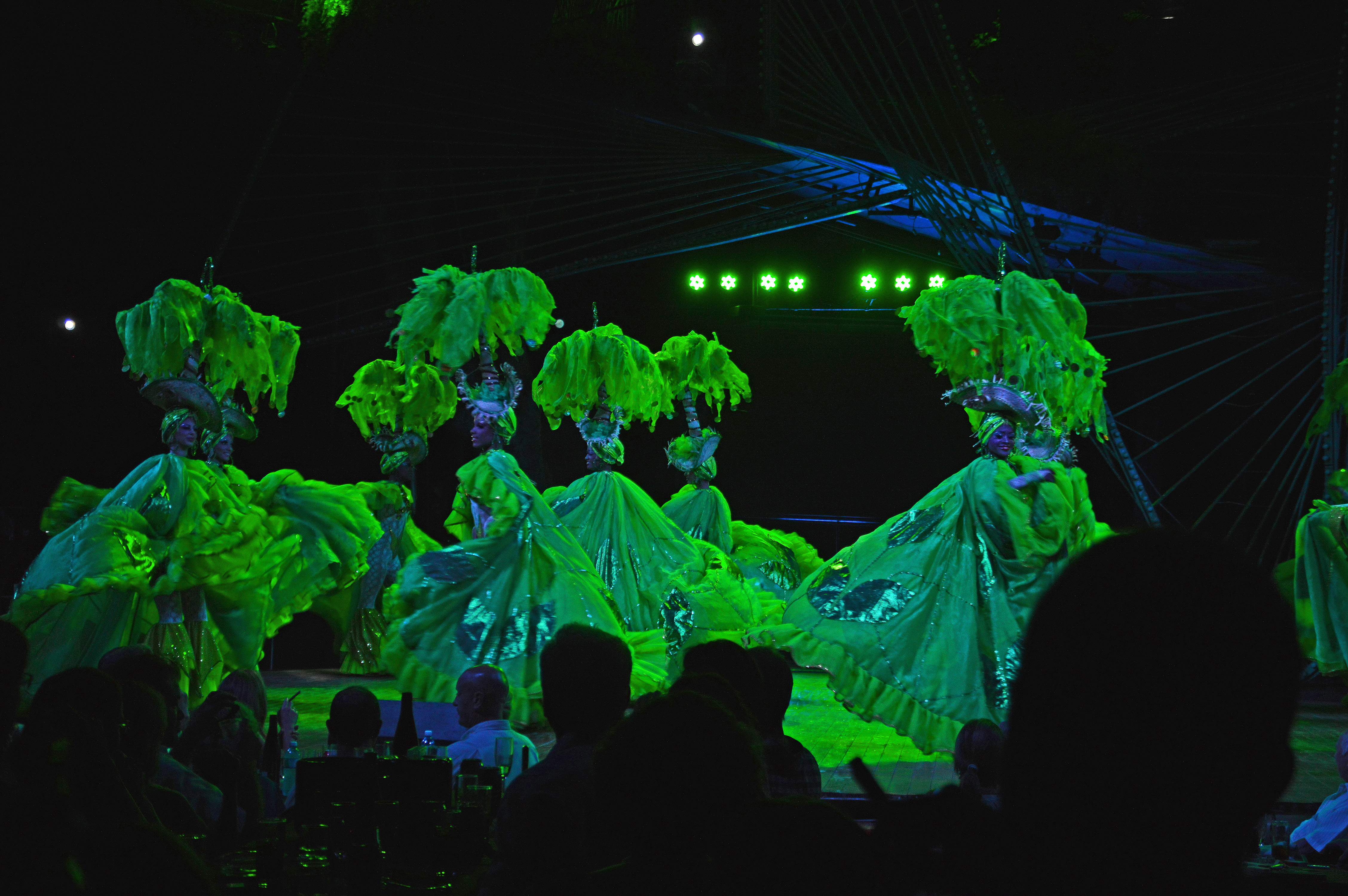 Club_Tropicana_Dancers_under_a_green_light.jpg