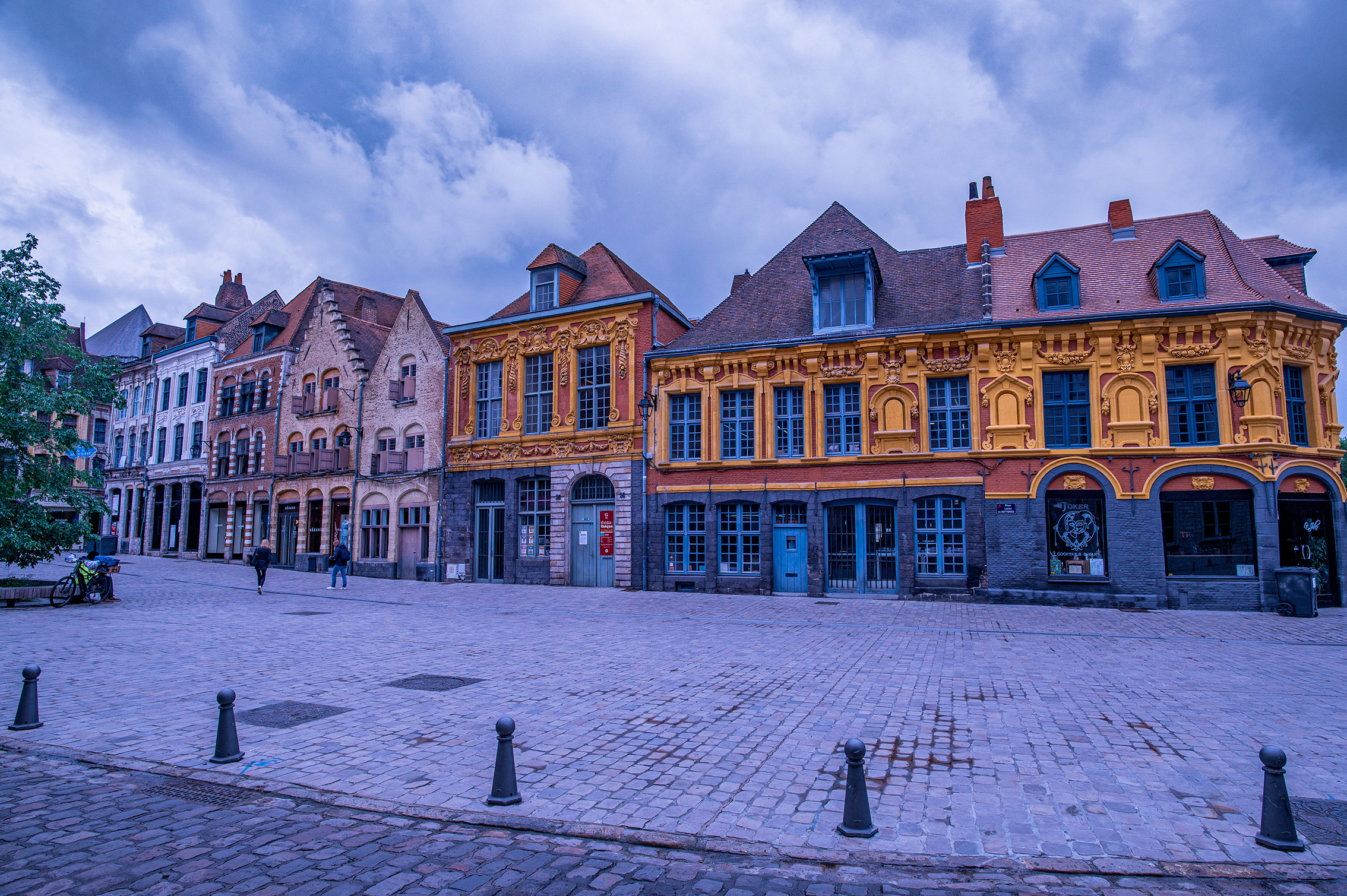 Place_Louise_de_Bettignies_D780_05102023_003.jpg