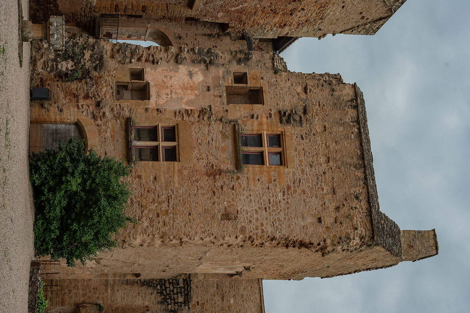Château_de_Castelnau-Bretenoux_Inner_Courtyard_Z6iii_06062025_5457.jpg