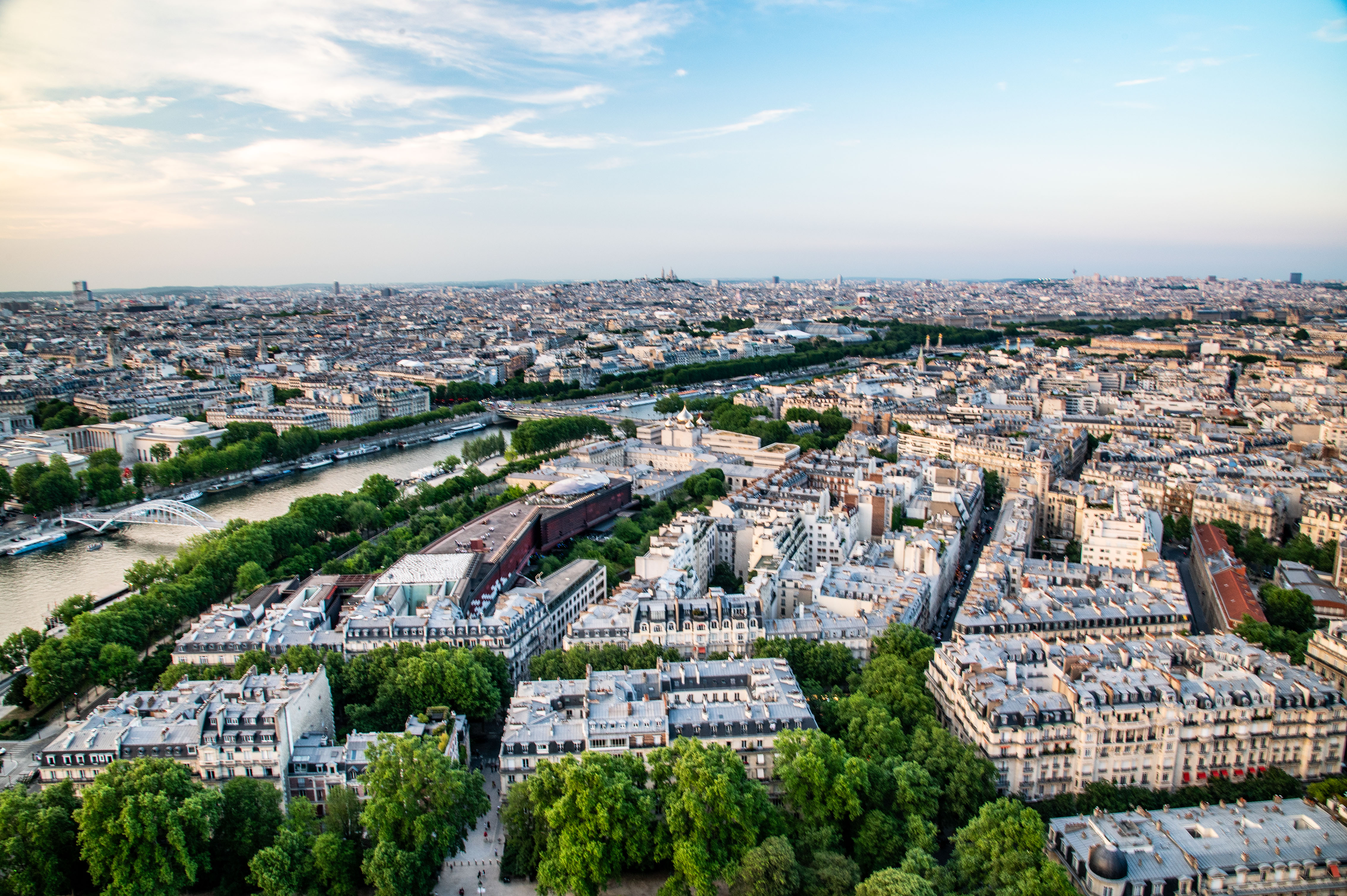Eiffel_Tower_Passerelle_Debilly_D780_05172022_690.jpg