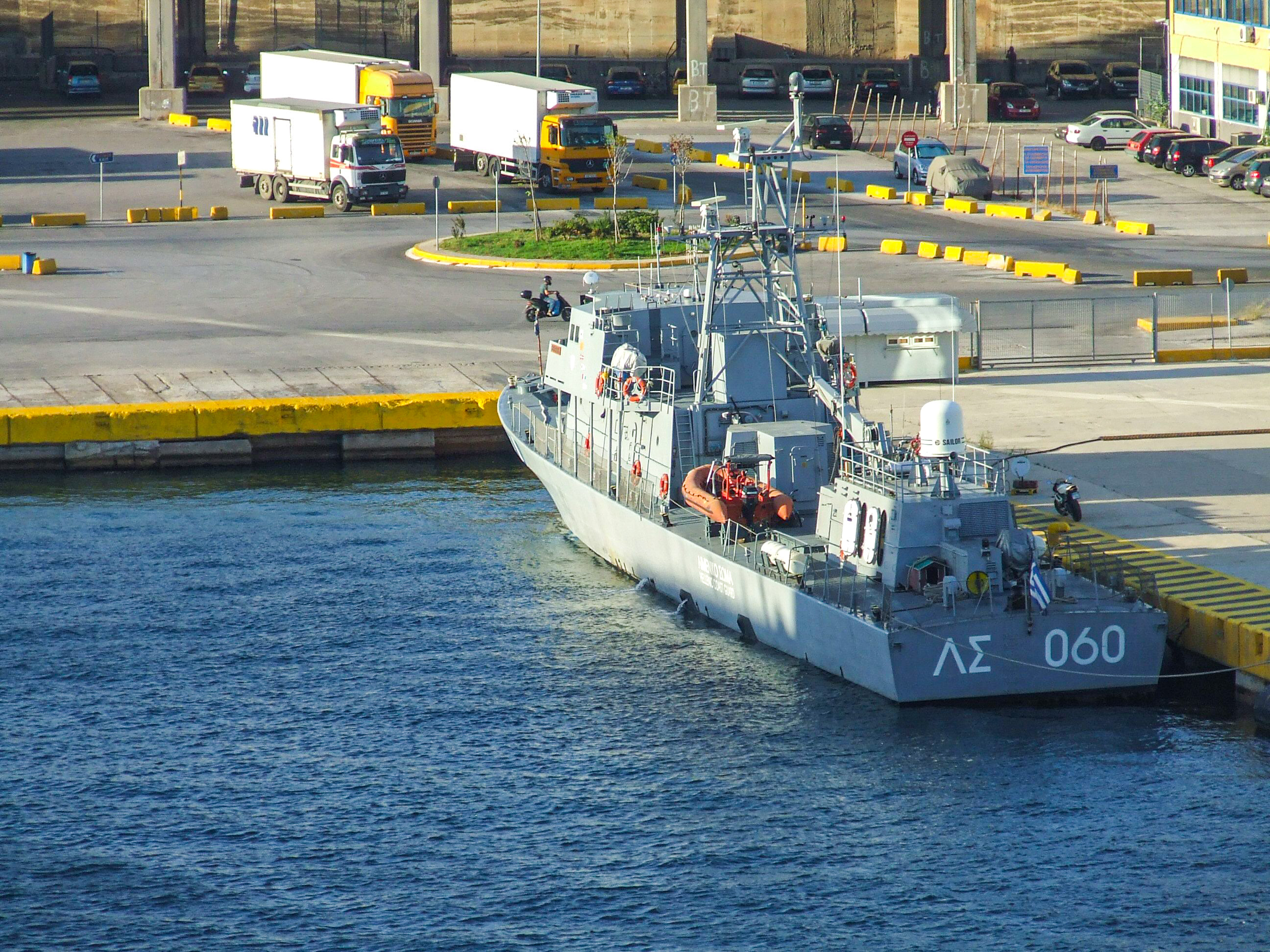 Offshore_Patrol_Vessel_AE_060_of_the_Hellenic_Navy_10272012_DSCF4303.jpg