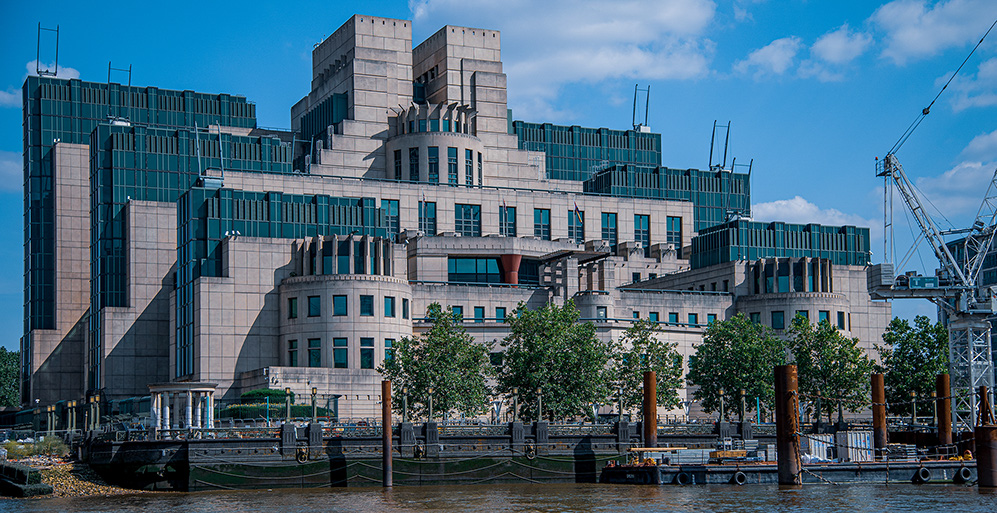 LondonAlongTheThames2